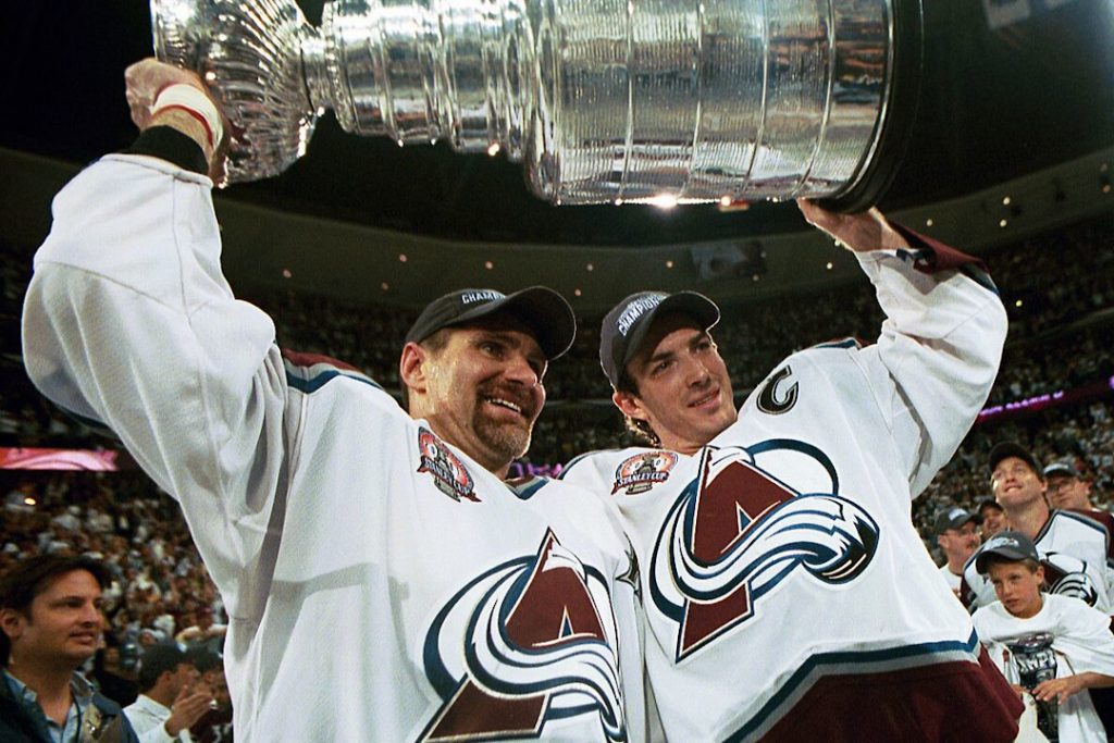 Jugadores de Colorado Avalanche, 2000-01 celebran la consecución de la Stanley Cup