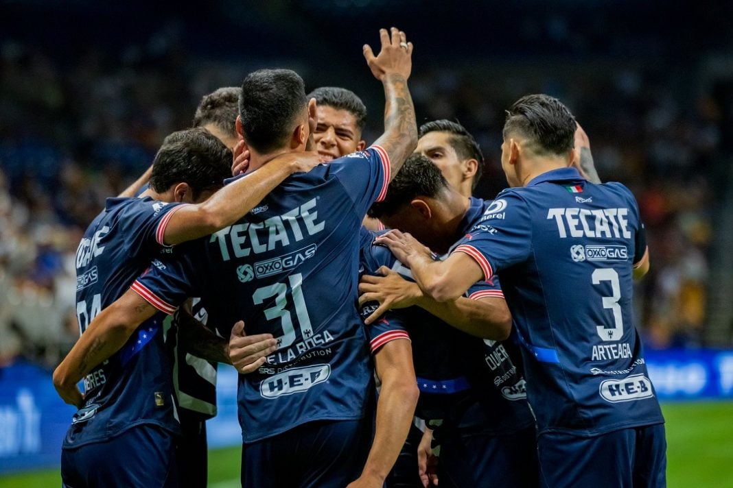 Rayados de Monterrey celebrando una victoria