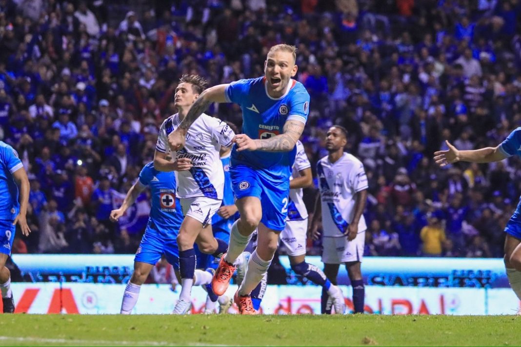celebracion de gol de cruz azul contra puebla