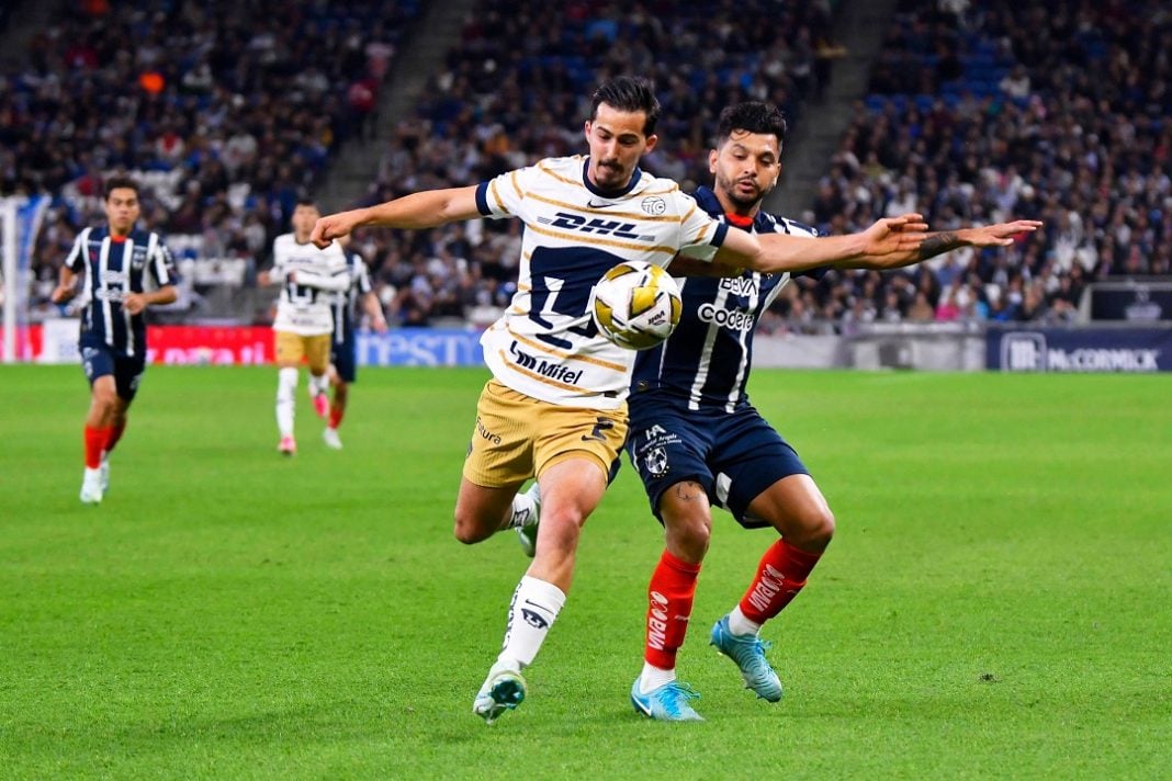 Monterrey vs Pumas en el partido de ida.