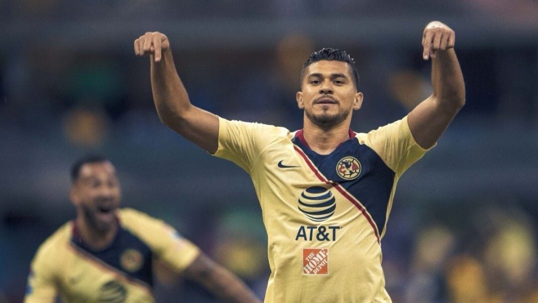 Henry martin celebrando una victoria con el america