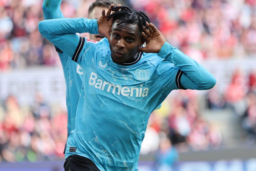 Jeremie Frimpong lateral direito Bayer Leverkusen
