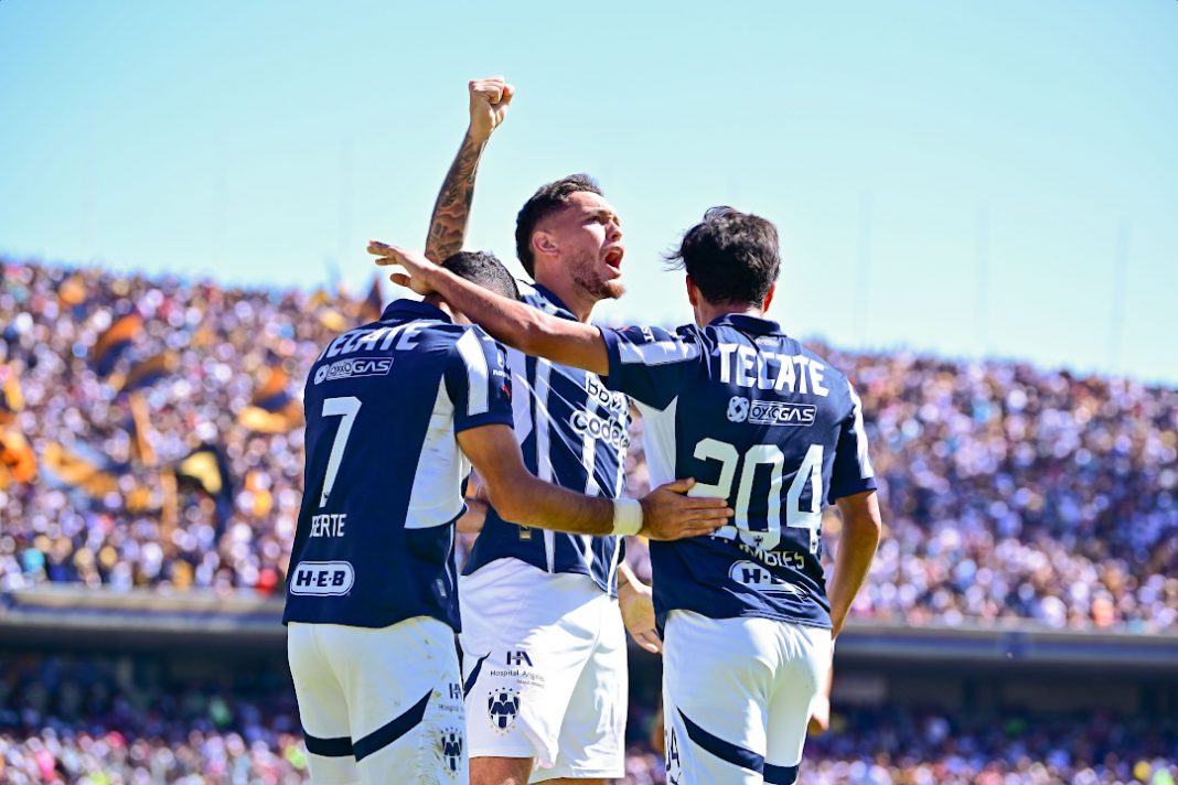 Jugadores de Monterrey celebrando la clasificación.