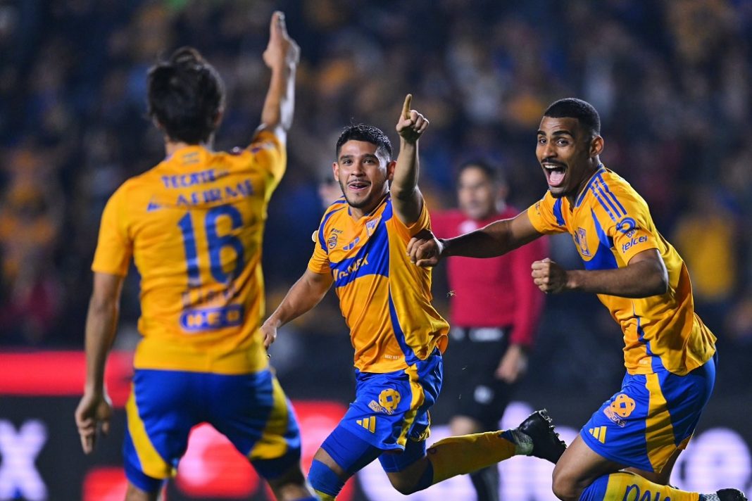 Tigres celebrando una victoria contra Mazatlán.