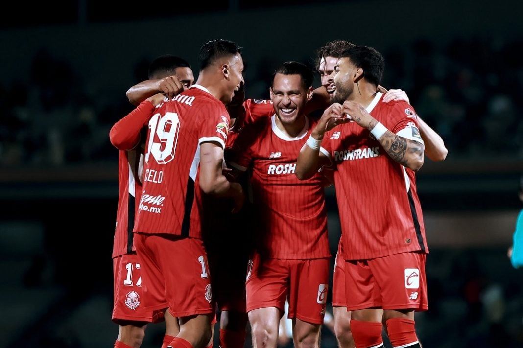 Jugadores de Toluca celebrando.