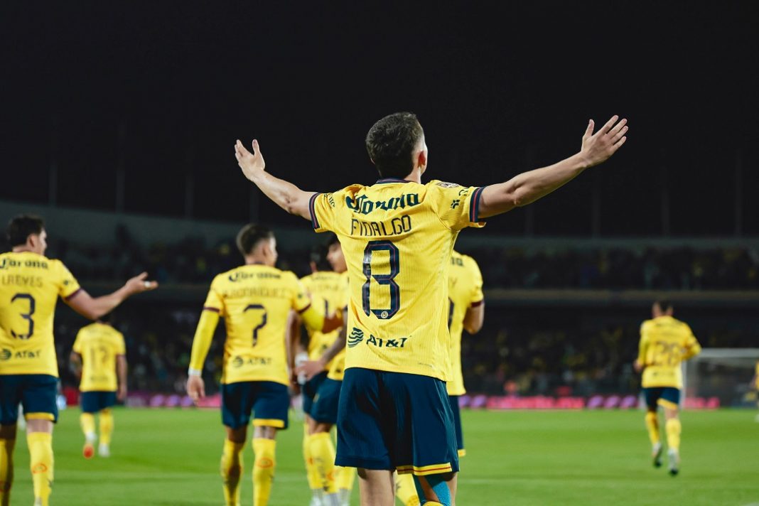 Fidalgo celebrando el gol contra Pumas.