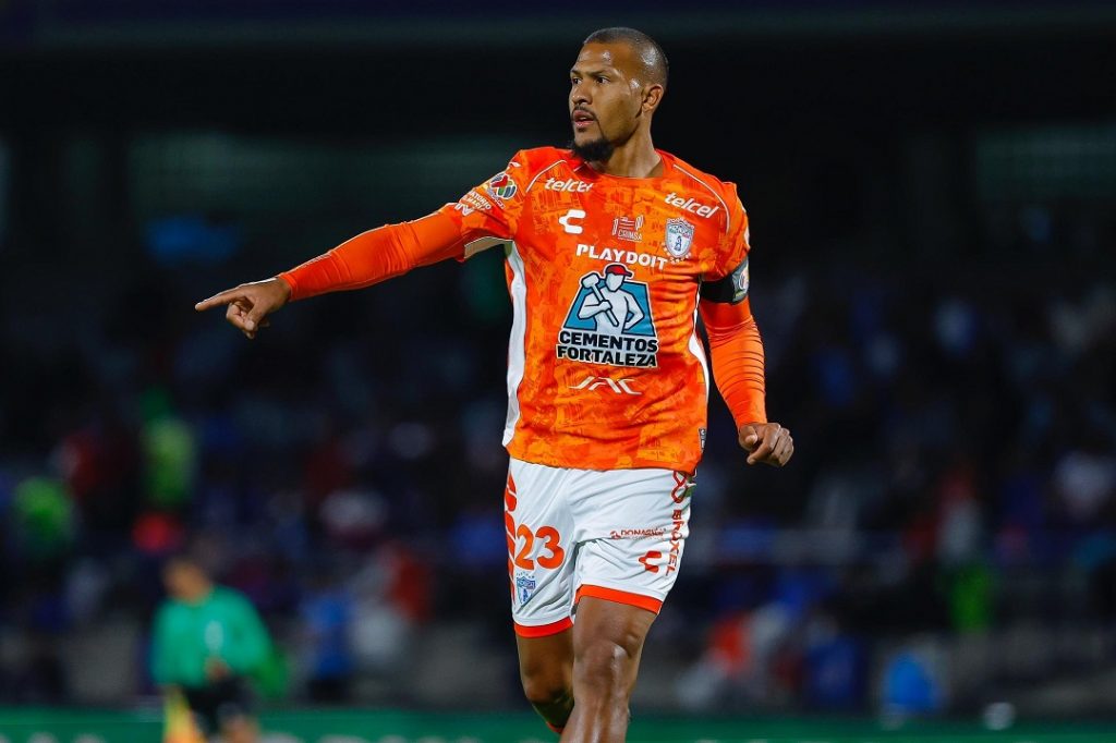 Salomón Rondón en el partido contra Cruz Azul.