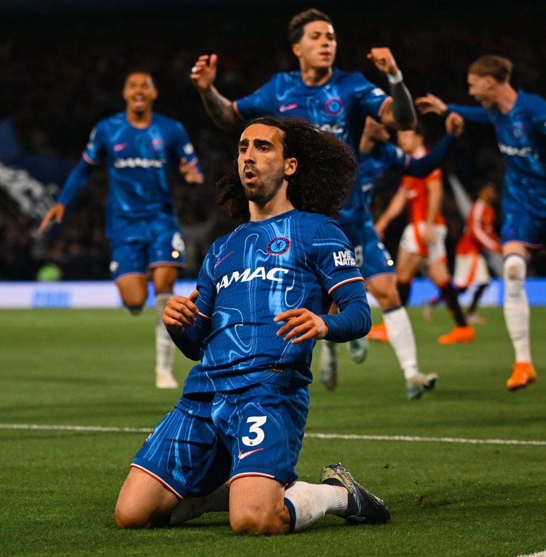 Jugadores de Chelsea celebrando.
