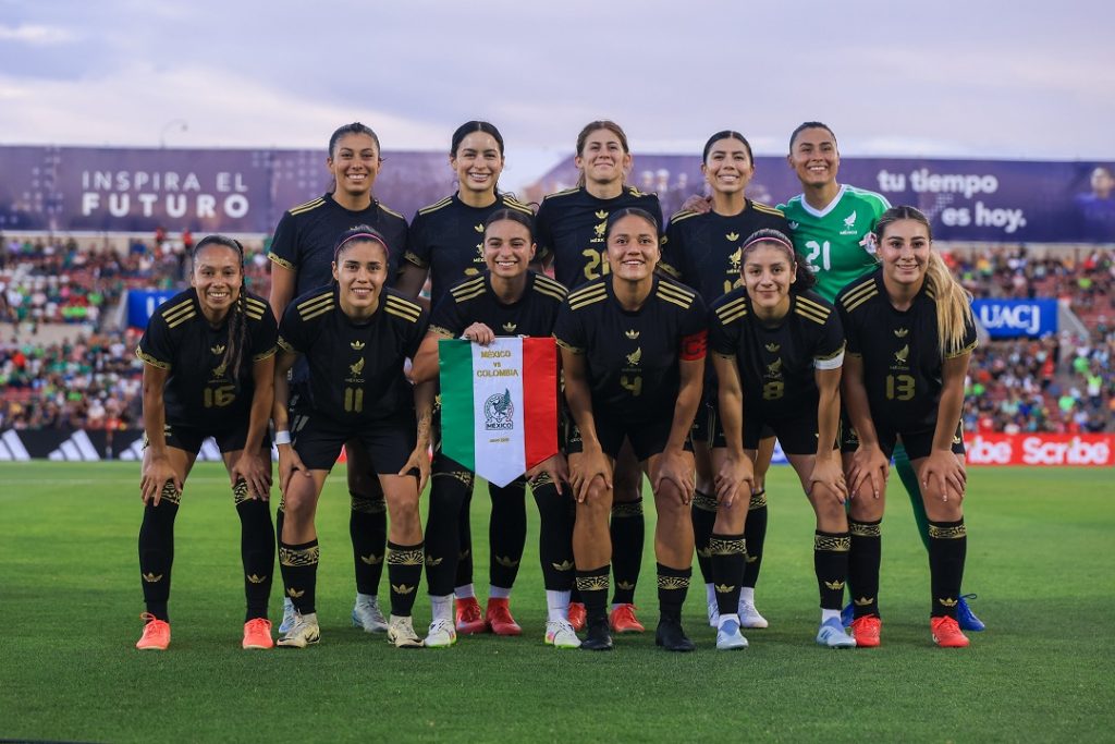 Alineación de México contra Colombia.