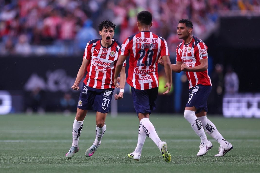 Jugadores de Guadalajara celebrando.