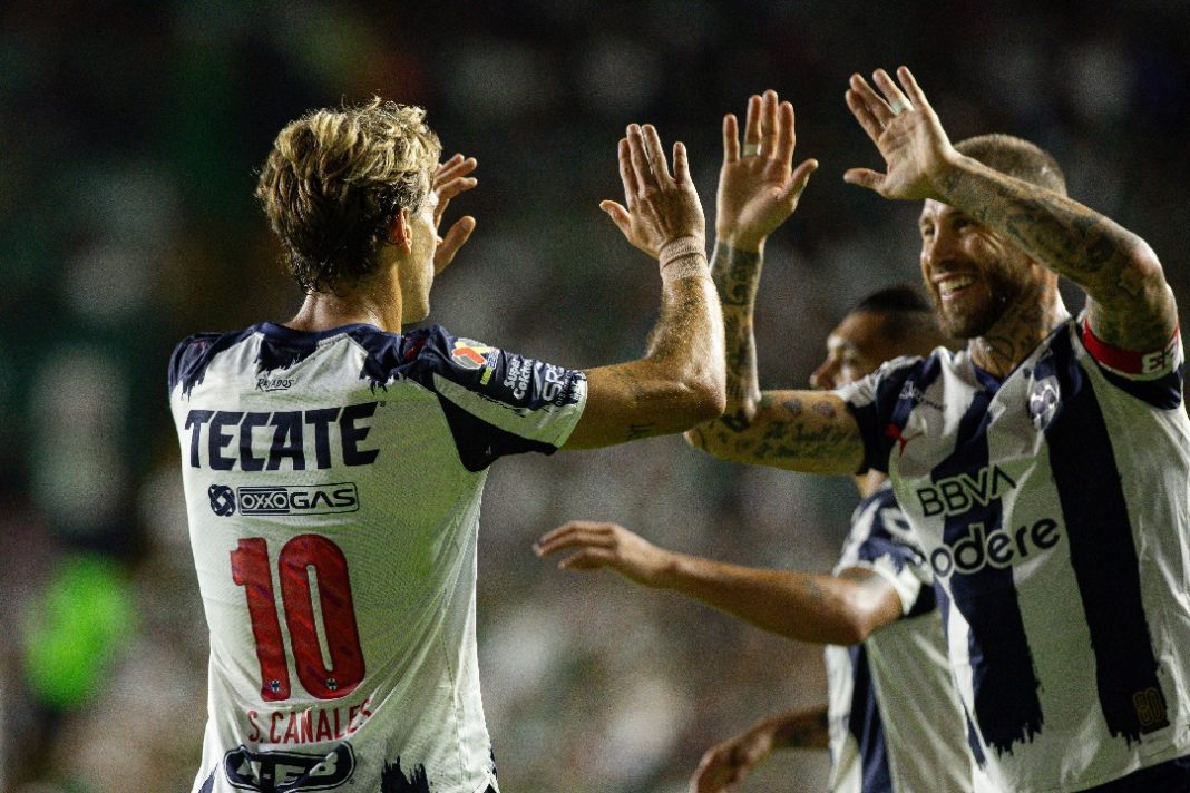 Jugadores de Monterrey celebrando.