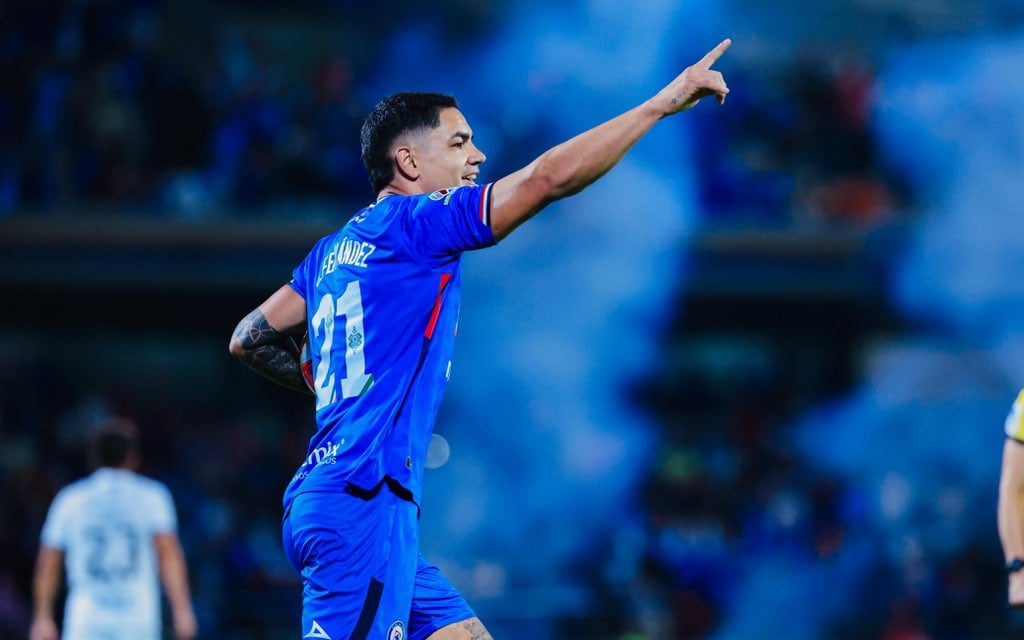 Fernández celebrando un gol.
