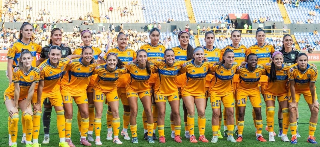 Jugadoras de Tigres Femenil.