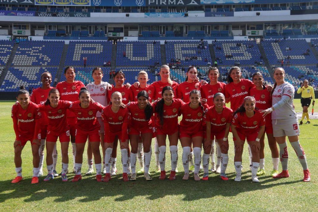 Plantilla completa de Toluca Femenil.
