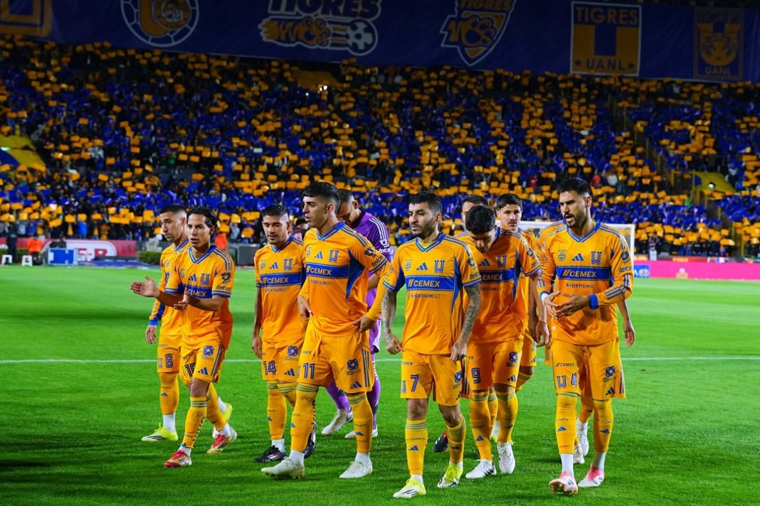 Jugadores de Tigres UANL.