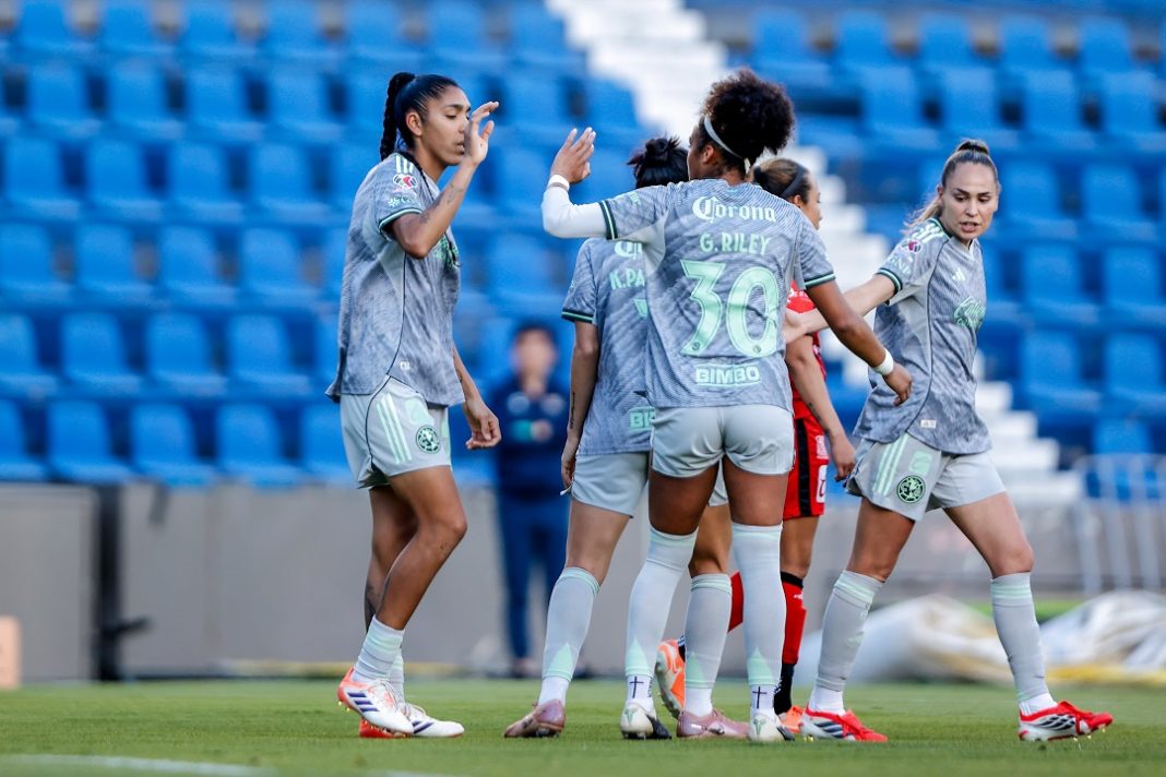 Jugadoras del América Femenil.