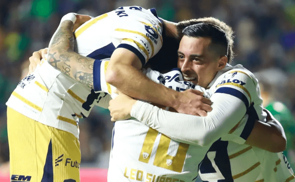 Pumas celebrando en un partido