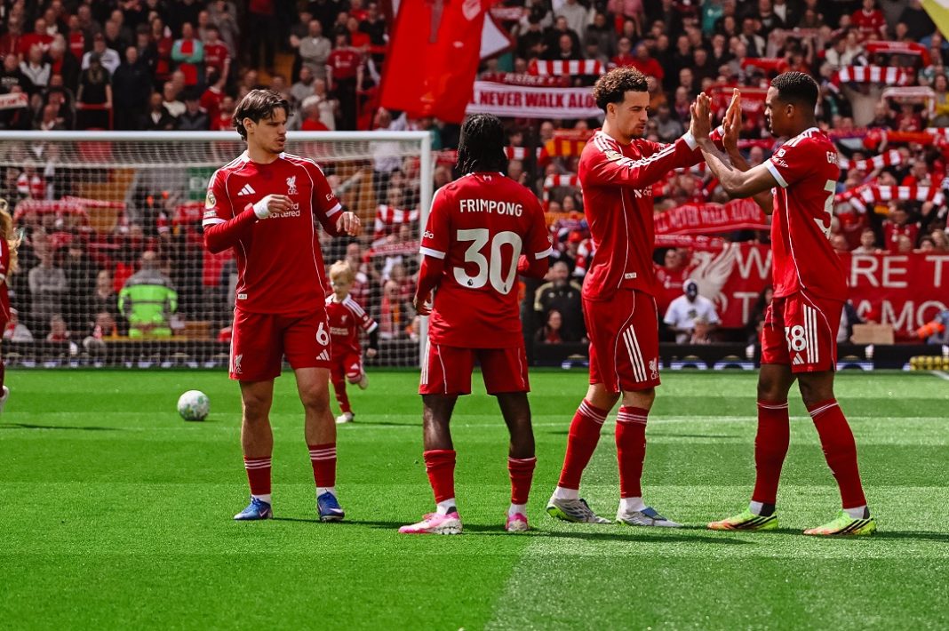 Jugadores de Liverpool.