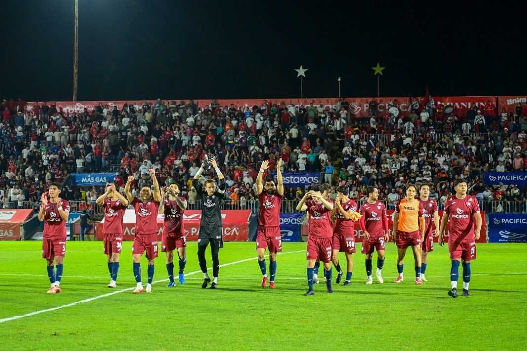 Jugadores de Tepatitlán en el partido de ida.
