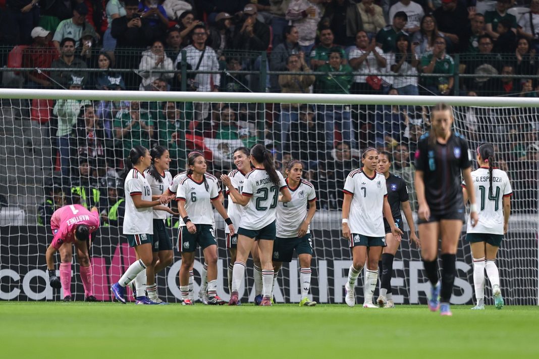 Jugadoras de la selección mexicana contra Puerto Rico.