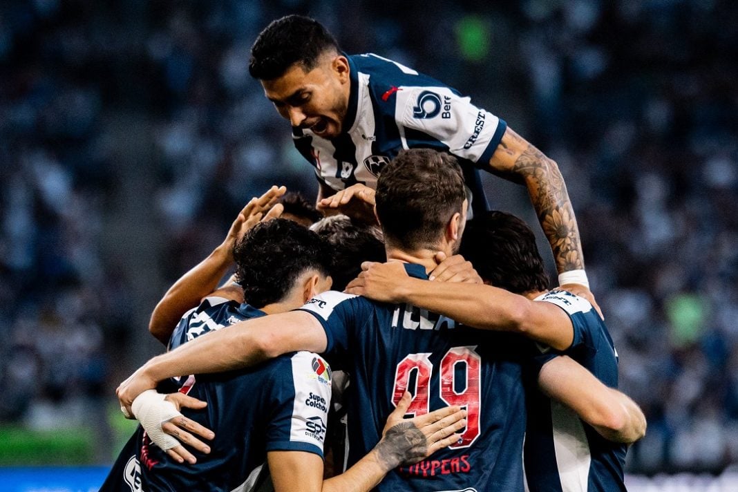 Jugadores de Monterrey celebrando.