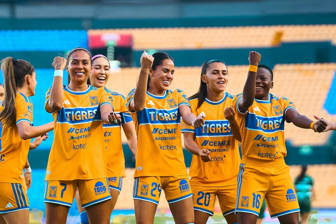 Las Amazonas celebrando.