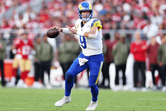 Matthew Stafford jugando en la NFL