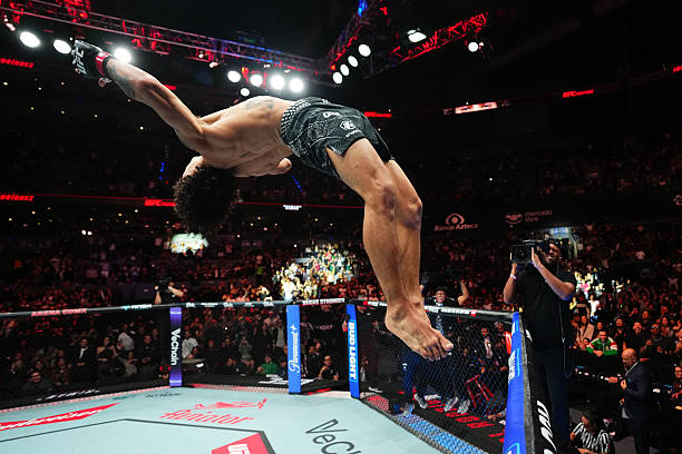 Imanol Rodríguez celebrando una victoria en UFC