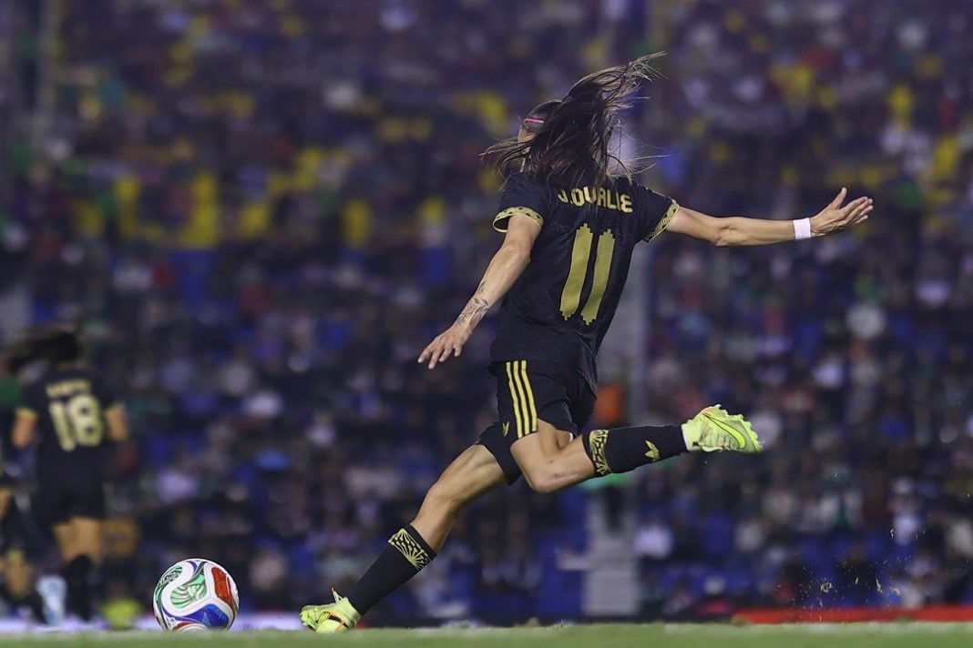 Jacqueline Ovalle en el partido contra Colombia F.